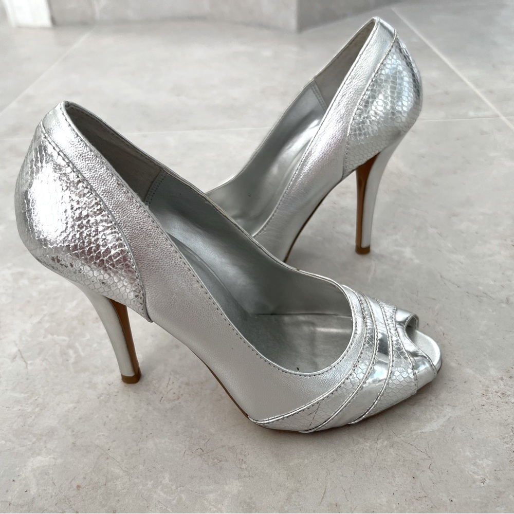 Bakers Silver peep toe heels size 7